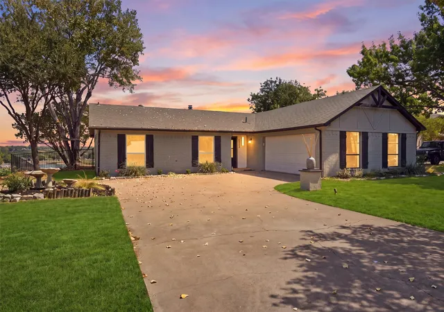 Photo 1 of Single family home for sale at 5123 Fairway Cir, Granbury, TX 76049 | MLS# 21371908 | Listing updated on 2026-08-29