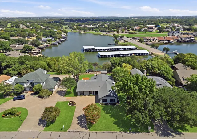 Photo 2 of Single family home for sale at 5123 Fairway Cir, Granbury, TX 76049 | MLS# 21371908 | Listing updated on 2026-08-29