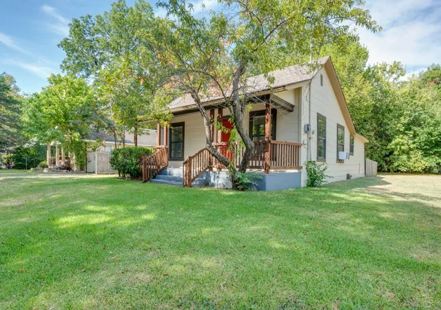 Photo 1 of Single family home for sale at 541 Denison St, Gainesville, TX 76240 | MLS# 21372360 | Listing updated on 2026-09-29