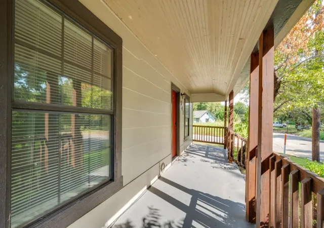 Photo 3 of Single family home for sale at 541 Denison St, Gainesville, TX 76240 | MLS# 21372360 | Listing updated on 2026-09-29