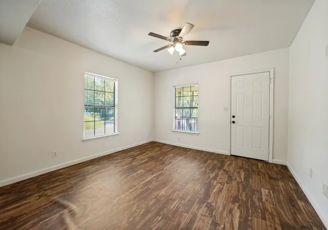 Photo 3 of Single family home for sale at 541 Denison St, Gainesville, TX 76240 | MLS# 21372360 | Listing updated on 2026-09-29