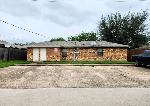 Photo 1 of Sale Pending at 5005 Geddes Ave, Fort Worth, TX 76107 | MLS# 21372140 | Listing updated on 2026-09-28