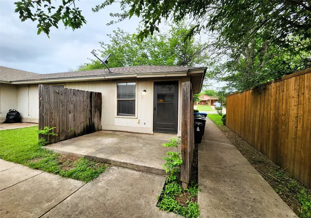 Photo 2 of Sale Pending at 5005 Geddes Ave, Fort Worth, TX 76107 | MLS# 21372140 | Listing updated on 2026-09-28