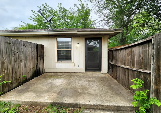 Photo 3 of Sale Pending at 5005 Geddes Ave, Fort Worth, TX 76107 | MLS# 21372140 | Listing updated on 2026-09-28