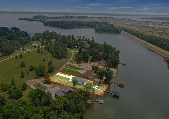 Photo 2 of Single family home for sale at 419 Lost Lake Trl, Mt Pleasant, TX 75455 | MLS# 21371914 | Listing updated on 2026-08-29