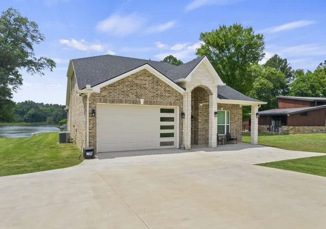 Photo 3 of Single family home for sale at 419 Lost Lake Trl, Mt Pleasant, TX 75455 | MLS# 21371914 | Listing updated on 2026-08-29