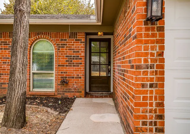 Photo 3 of Single family home for sale at 112 Lorie St, Alvarado, TX 76009 | MLS# 21371450 | Listing updated on 2026-09-18