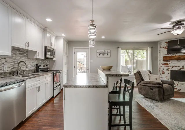 Photo 3 of Single family home for sale at 112 Lorie St, Alvarado, TX 76009 | MLS# 21371450 | Listing updated on 2026-09-18