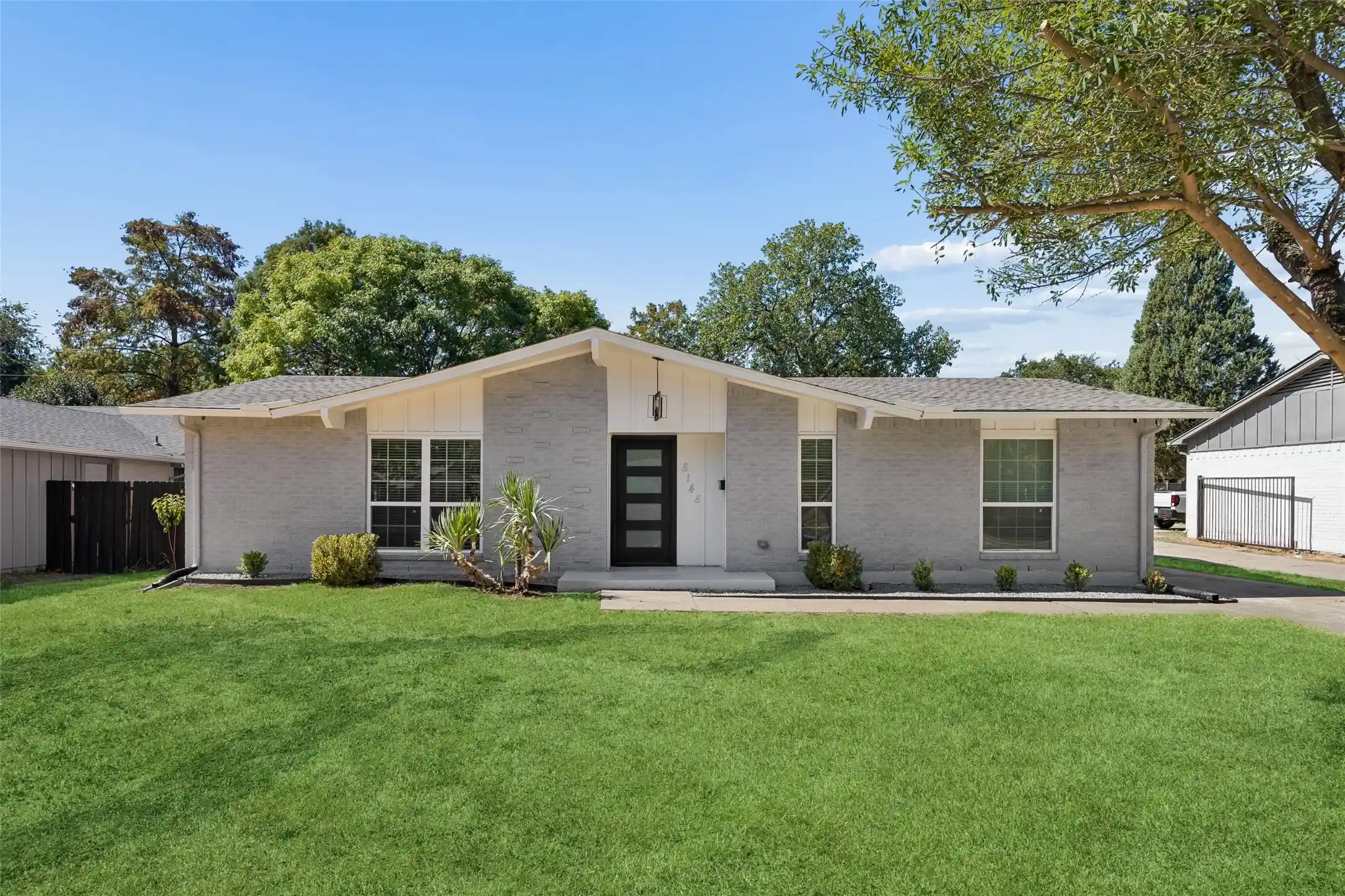 Photo 1 of Single family home for sale at 8148 Clear Springs Rd, Dallas, TX 75240 | MLS# 21371126 | Listing updated on 2026-10-24