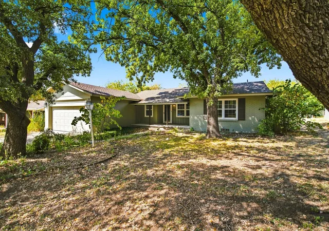 Photo 2 of Single family home for sale at 3300 Leith Ave, Fort Worth, TX 76133 | MLS# 21372124 | Listing updated on 2026-08-29