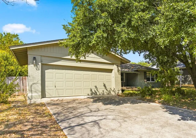 Photo 2 of Single family home for sale at 3300 Leith Ave, Fort Worth, TX 76133 | MLS# 21372124 | Listing updated on 2026-08-29