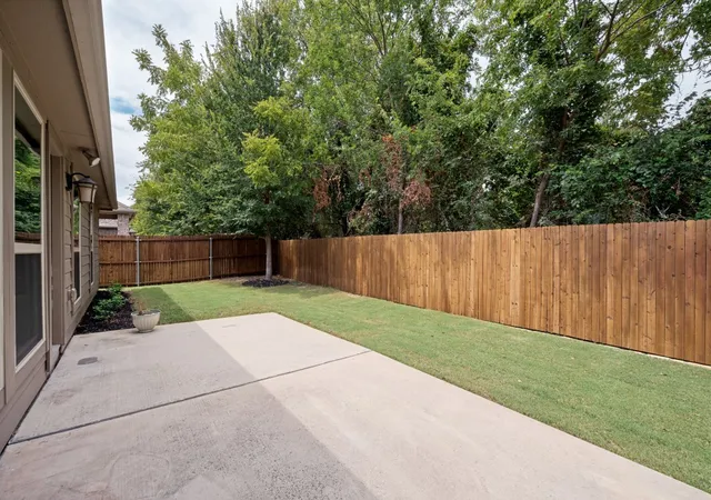 Photo 2 of Single family home for sale at 10104 Long Branch Dr, Mc Kinney, TX 75071 | MLS# 21358678 | Listing updated on 2026-09-30