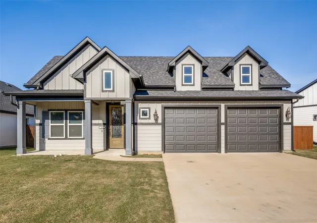 Photo 1 of Single family home for sale at 745 River Oak Wy, Lake Dallas, TX 75065 | MLS# 21372482 | Listing updated on 2026-09-17