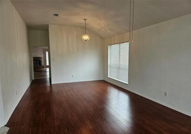 Photo 3 of Single family home for sale at 5901 Rising Meadow Dr, Arlington, TX 76018 | MLS# 21371946 | Listing updated on 2026-08-29