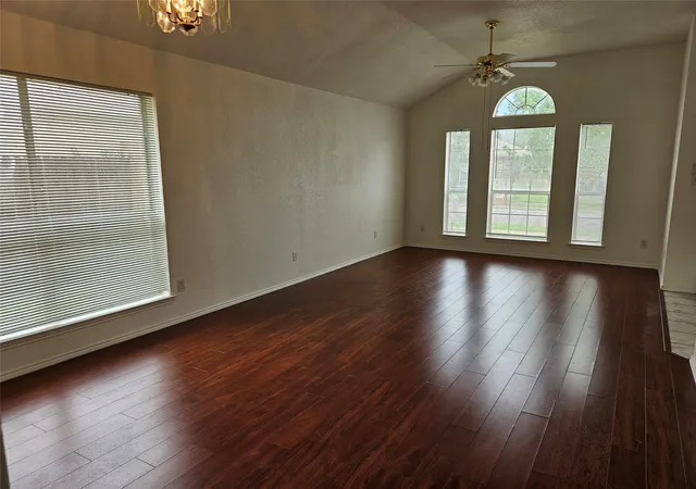 Photo 3 of Single family home for sale at 5901 Rising Meadow Dr, Arlington, TX 76018 | MLS# 21371946 | Listing updated on 2026-08-29