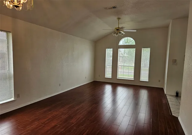 Photo 4 of Single family home for sale at 5901 Rising Meadow Dr, Arlington, TX 76018 | MLS# 21371946 | Listing updated on 2026-08-29