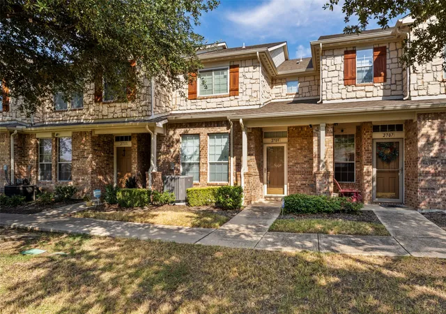 Photo 2 of Townhouse for sale at 2709 Olympic Park Dr, Grand Prairie, TX 75050 | MLS# 21372318 | Listing updated on 2026-08-29