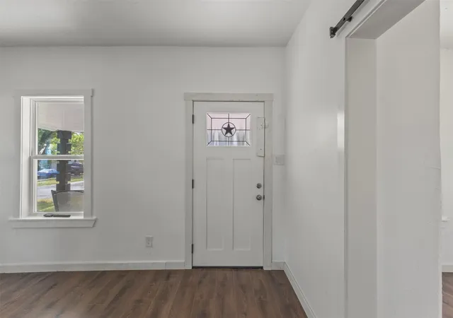Photo 4 of Single family home for sale at 1212 Earl St, Commerce, TX 75428 | MLS# 21372477 | Listing updated on 2026-08-29