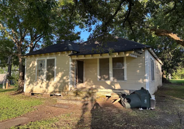 Photo 2 of Single family home for sale at 2408 19th St, Port Arthur, TX 77640 | MLS# 21372533 | Listing updated on 2026-08-29