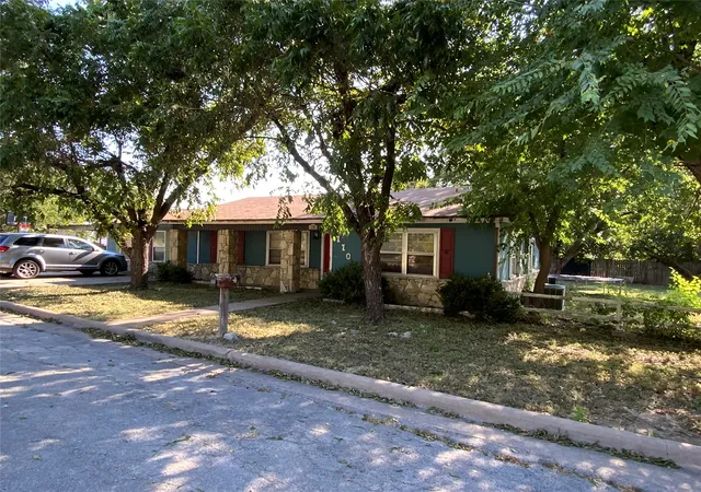 Photo 1 of Sale Pending at 110 N Ervin St, Comanche, TX 76442 | MLS# 21372469 | Listing updated on 2026-10-05