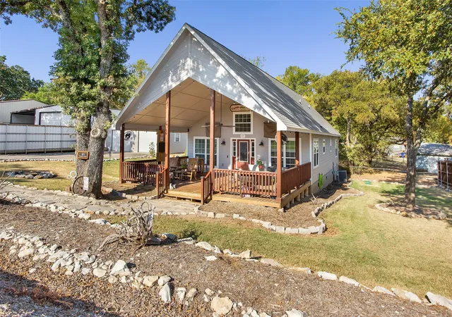Photo 2 of Single family home for sale at 21 Bluegill Rd, Pottsboro, TX 75076 | MLS# 21358055 | Listing updated on 2026-09-25