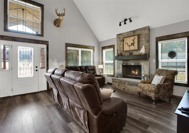 Photo 4 of Single family home for sale at 21 Bluegill Rd, Pottsboro, TX 75076 | MLS# 21358055 | Listing updated on 2026-09-25