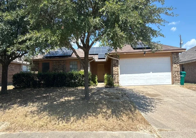 Sale Pending at 914 Larue Dr, Cedar Hill, TX 75104 | MLS# 21370399 | Listing updated on 2026-10-07