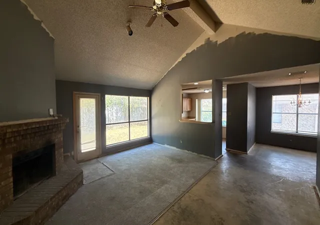 Photo 4 of Sale Pending at 914 Larue Dr, Cedar Hill, TX 75104 | MLS# 21370399 | Listing updated on 2026-10-07