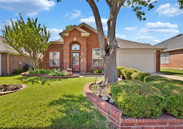 Photo 1 of Single family home for sale at 1065 Springhill Dr, Saginaw, TX 76179 | MLS# 21372544 | Listing updated on 2026-09-04