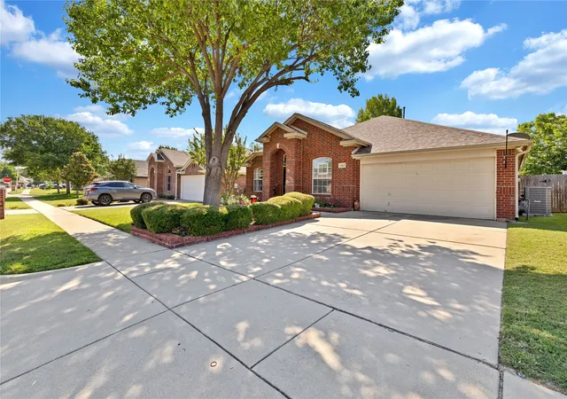 Photo 2 of Single family home for sale at 1065 Springhill Dr, Saginaw, TX 76179 | MLS# 21372544 | Listing updated on 2026-09-04