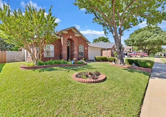 Photo 3 of Single family home for sale at 1065 Springhill Dr, Saginaw, TX 76179 | MLS# 21372544 | Listing updated on 2026-09-04