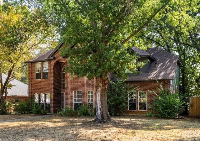 Photo 2 of Single family home for sale at 6101 Copperfield Dr, Arlington, TX 76001 | MLS# 21372036 | Listing updated on 2026-10-04