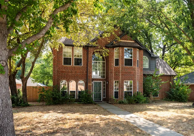 Photo 3 of Single family home for sale at 6101 Copperfield Dr, Arlington, TX 76001 | MLS# 21372036 | Listing updated on 2026-10-04