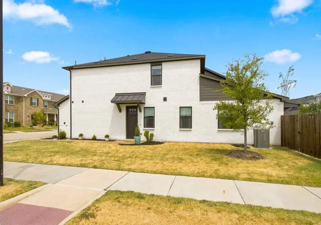Photo 2 of Single family home for sale at 1206 Goliad Dr, Lewisville, TX 75077 | MLS# 21372350 | Listing updated on 2026-09-16