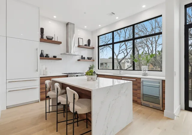 Photo 1 of Condo for sale at 610 N Oak Cliff Blvd #305, Dallas, TX 75208 | MLS# 21372561 | Listing updated on 2026-08-29