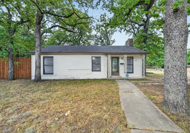 Photo 1 of Single family home for sale at 1629 Robinwood Dr, Fort Worth, TX 76111 | MLS# 21372531 | Listing updated on 2026-09-19