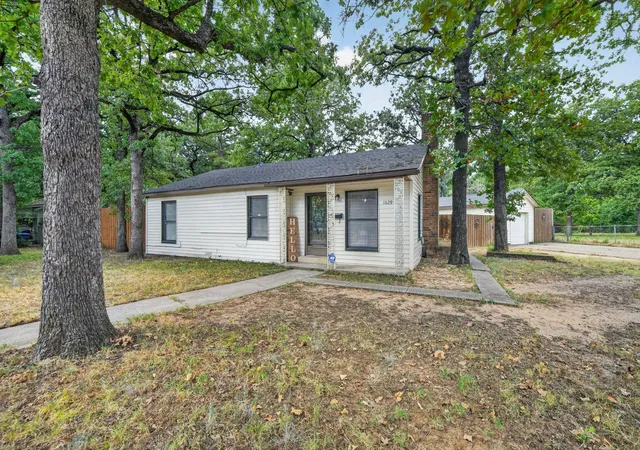 Photo 2 of Single family home for sale at 1629 Robinwood Dr, Fort Worth, TX 76111 | MLS# 21372531 | Listing updated on 2026-09-19