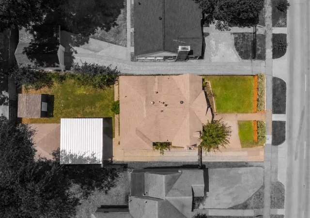 Photo 23 of Single family home for sale at 2510 W Jefferson Blvd, Dallas, TX 75211 | MLS# 21362446 | Listing updated on 2026-10-07