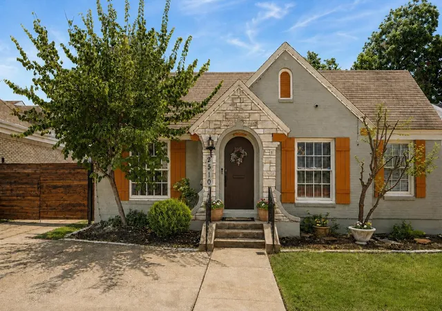 Photo 2 of Single family home for sale at 2510 W Jefferson Blvd, Dallas, TX 75211 | MLS# 21362446 | Listing updated on 2026-08-29