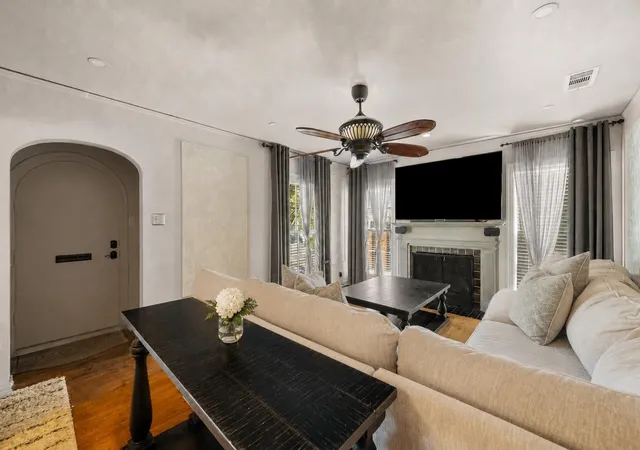 Photo 4 of Single family home for sale at 2510 W Jefferson Blvd, Dallas, TX 75211 | MLS# 21362446 | Listing updated on 2026-08-29