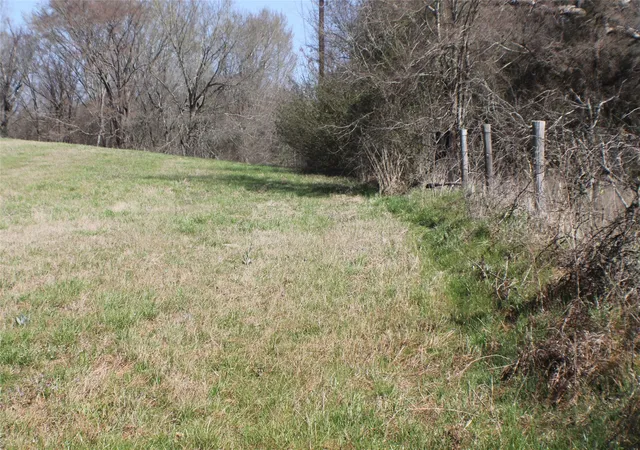 Photo 3 of Land for sale at 0 Lago Vista Dr, Athens, TX 75752 | MLS# 21367774 | Listing updated on 2026-08-29