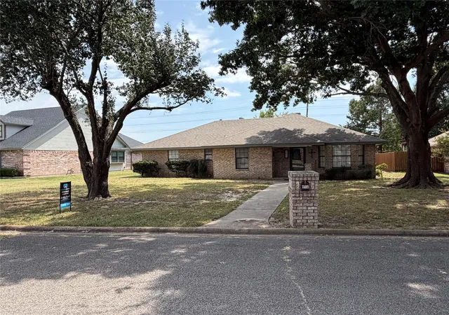 Photo 1 of Single family home for sale at 3805 Sunhill Dr, Greenville, TX 75402 | MLS# 21367706 | Listing updated on 2026-08-29