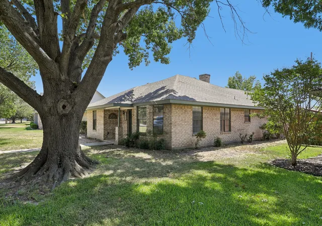 Photo 3 of Single family home for sale at 3805 Sunhill Dr, Greenville, TX 75402 | MLS# 21367706 | Listing updated on 2026-08-29