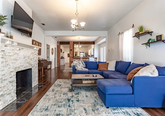 Photo 3 of Single family home for sale at 1200 N 15th St, Waco, TX 76707 | MLS# 21372611 | Listing updated on 2026-09-17