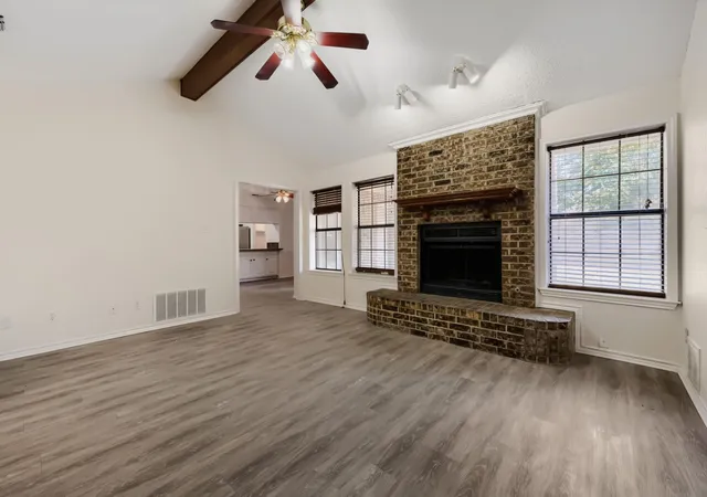 Photo 3 of Single family home for sale at 315 Tanglewood St, Denton, TX 76207 | MLS# 21277137 | Listing updated on 2026-08-29