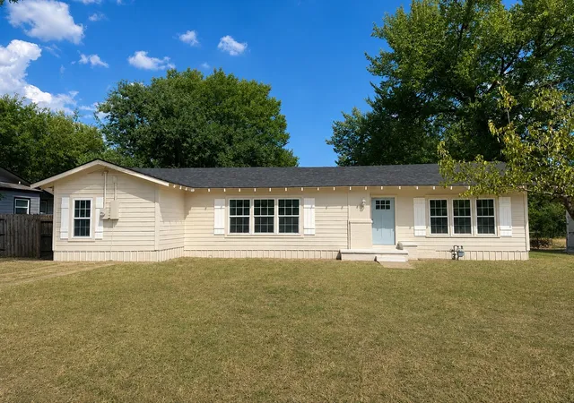 Photo 1 of Single family home for sale at 112 Morris Dr, Sulphur Springs, TX 75482 | MLS# 21371819 | Listing updated on 2026-08-29