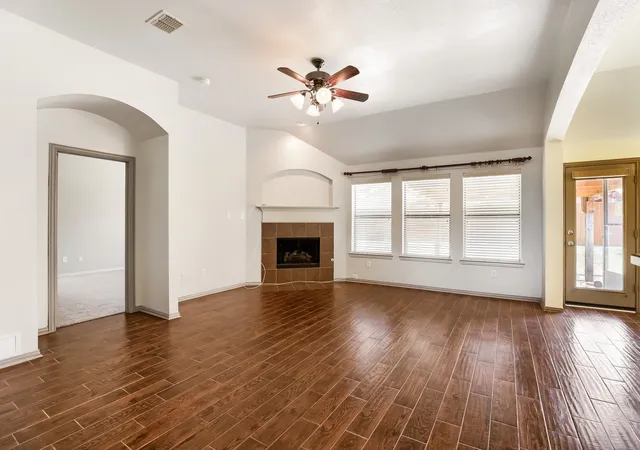Photo 3 of Single family home for sale at 114 Beacon Hill Ln, Forney, TX 75126 | MLS# 21370464 | Listing updated on 2026-09-29