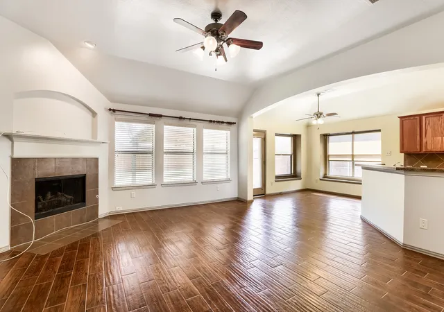 Photo 4 of Single family home for sale at 114 Beacon Hill Ln, Forney, TX 75126 | MLS# 21370464 | Listing updated on 2026-09-29