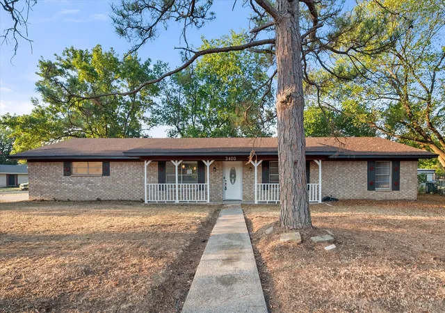 Photo 2 of Single family home for sale at 3400 Emhouse Rd, Corsicana, TX 75110 | MLS# 21371816 | Listing updated on 2026-10-02