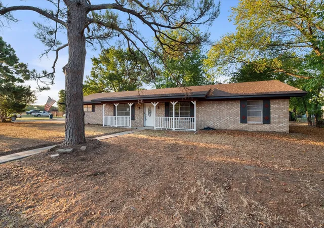 Photo 3 of Single family home for sale at 3400 Emhouse Rd, Corsicana, TX 75110 | MLS# 21371816 | Listing updated on 2026-10-02